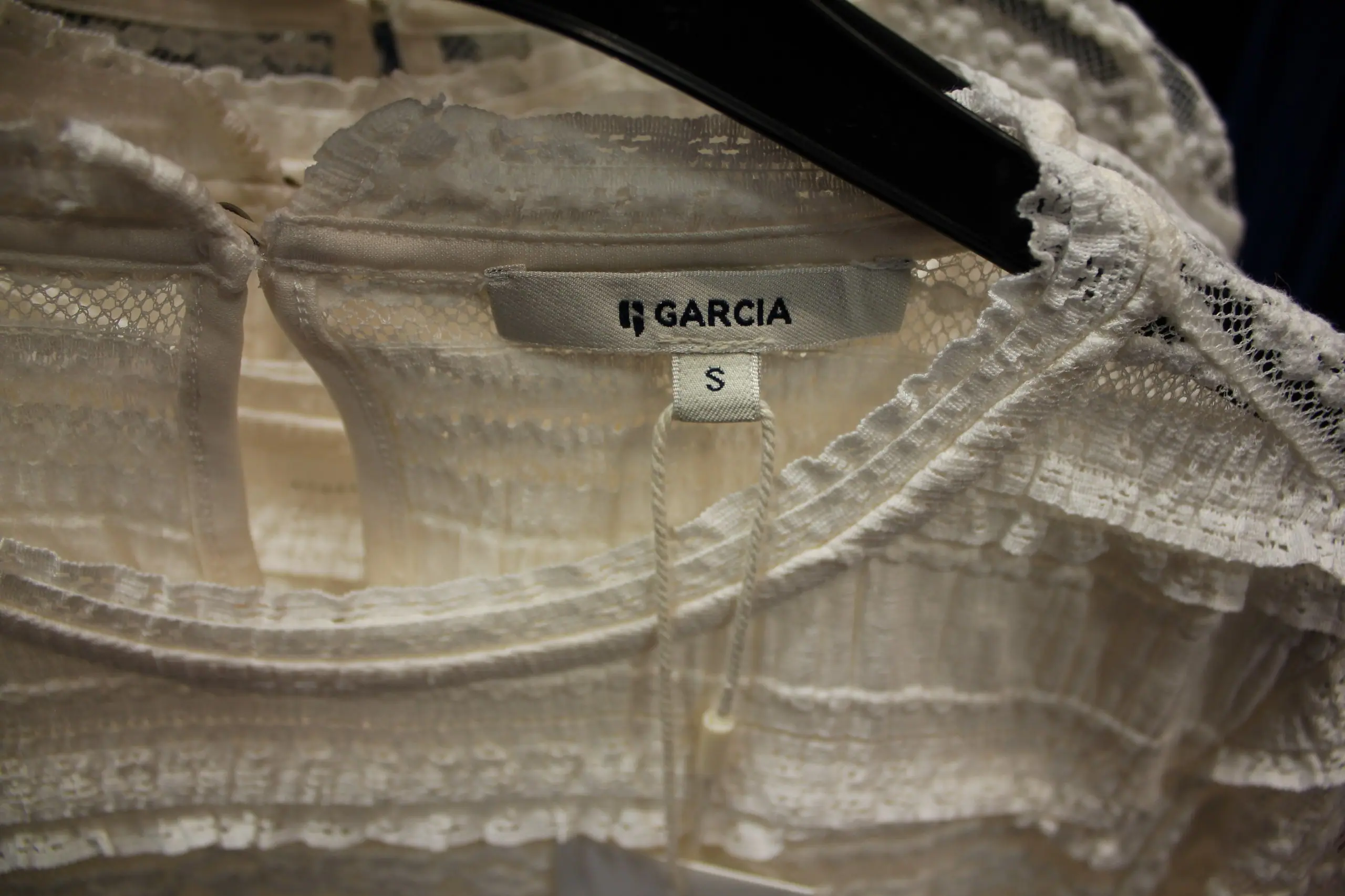 Damen im Modenhaus Reupert